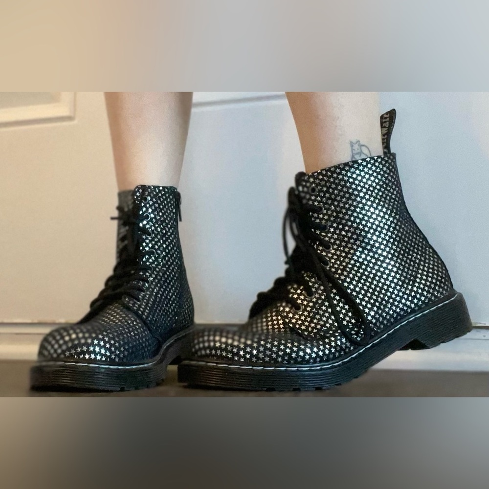 Dr Dr Martens 1460 Pascal, women’s black suede with stars zipper/lace boots.